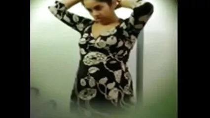 తన భార్యను ఆహ్వానించిన మసాజ్ చేతి తెలుగు సెక్స్ తెలుగు సెక్స్ సెక్స్ ముద్దు పెట్టుకుంది.